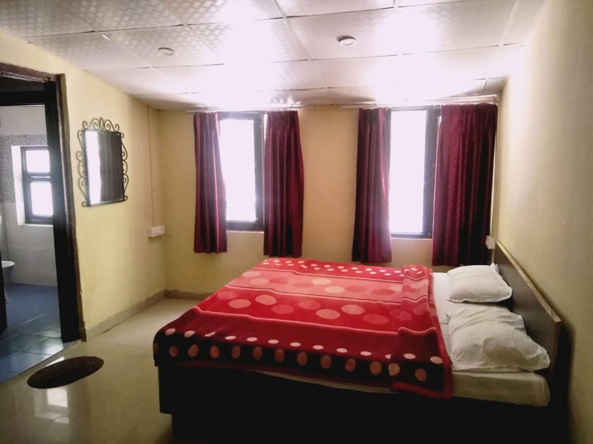 Hotel Gulmarg Mussoorie Buitenkant foto